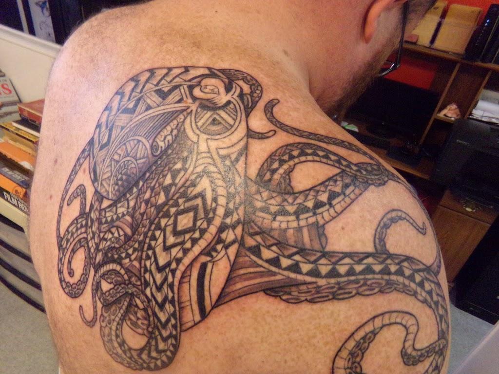Barfield's tattoo and piercing
