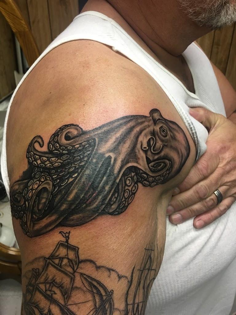 Lefty's Tattoo in Centre, Alabama