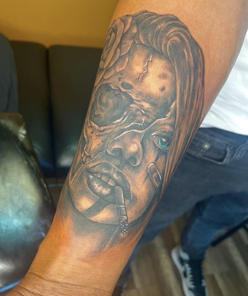 Gallery Thirty Two & Tattoo Company LLC By owner in South Windham, Connecticut