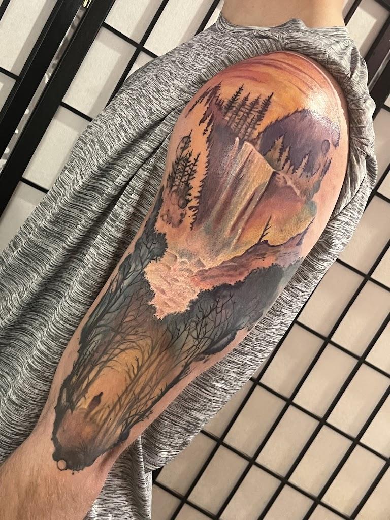 Broken Clover Tattoo and Piercing