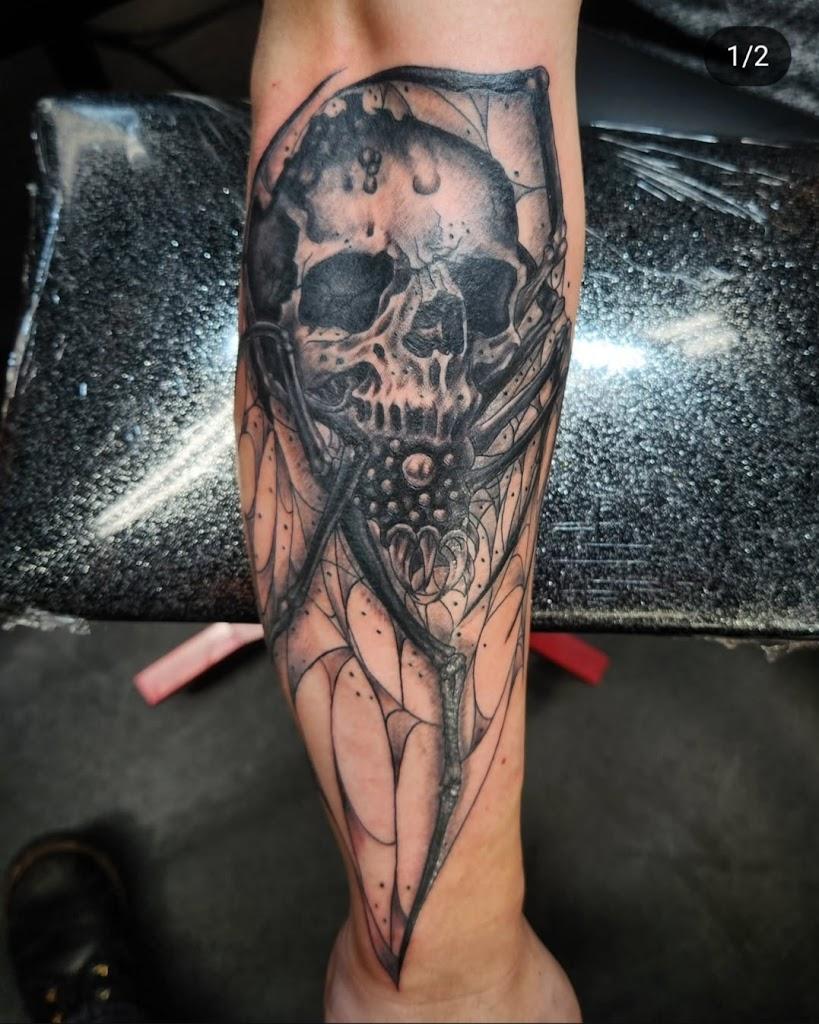 Head 2 Toe Tattoo By owner in Torrington, Connecticut