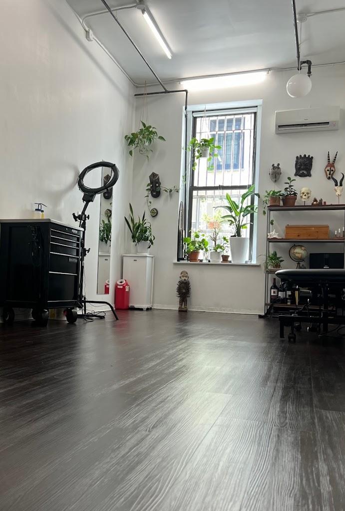 Royal Tattoo Art Inside in New York, New York