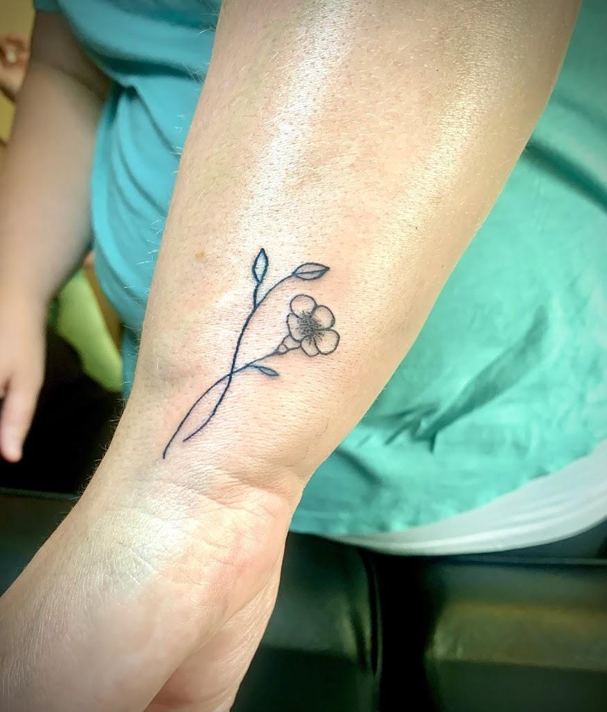 Ebb & Flow Studio Tattoo in Peru, Illinois