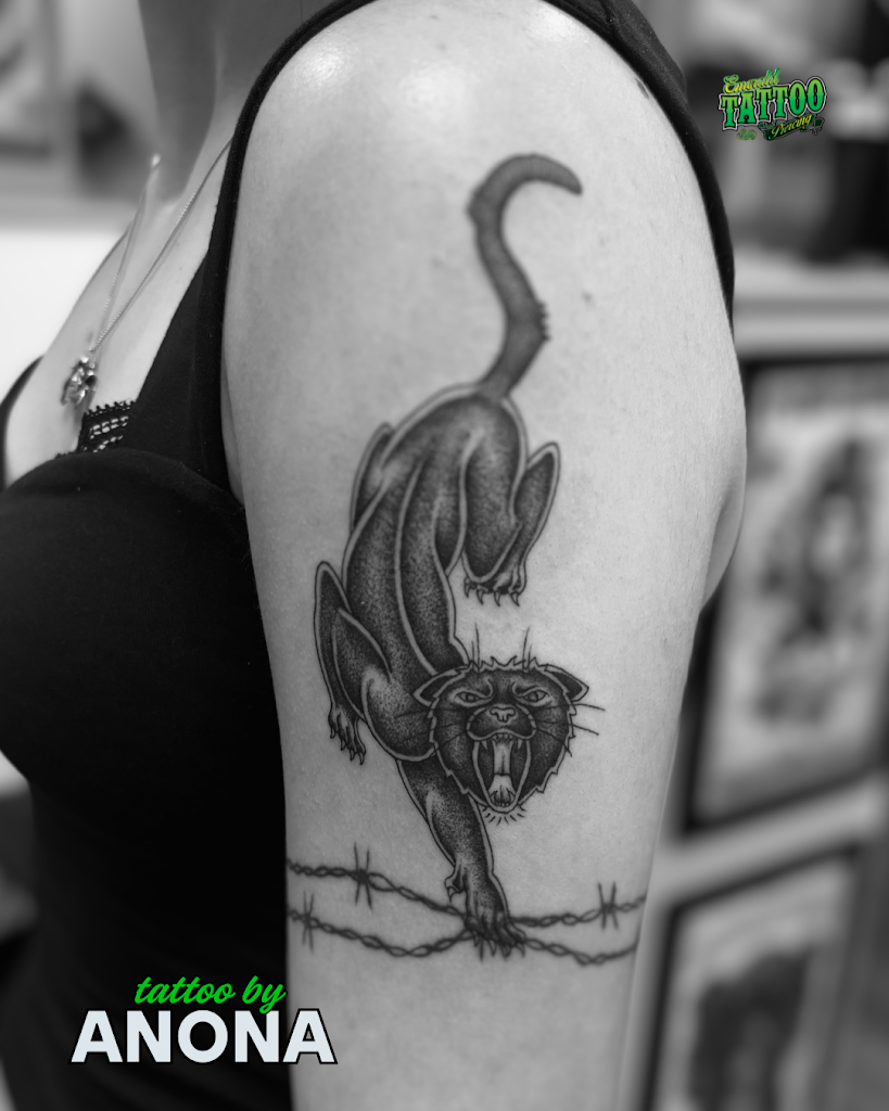 Emerald Tattoo & Piercing - Manteca