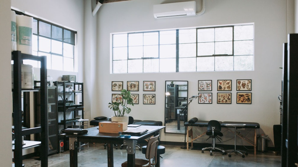 Girls & Roses Tattoo Studio