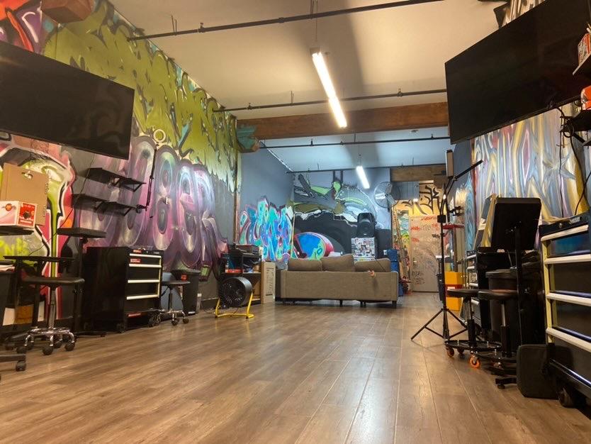 Rotor & Koil Tattoo Parlor Inside in Los Angeles, California
