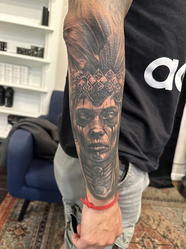 Lucky Raven Tattoo Lounge