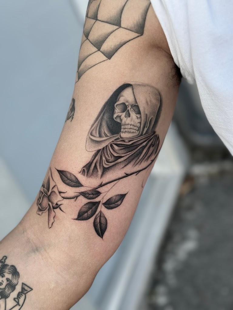 Ocho Placas Tattoo Company
